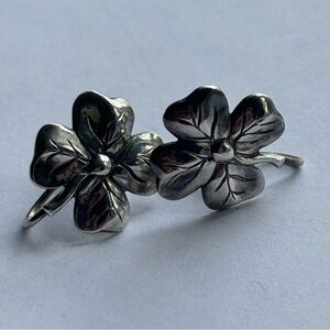 Vintage Screw Back Silver Flower Earrings
